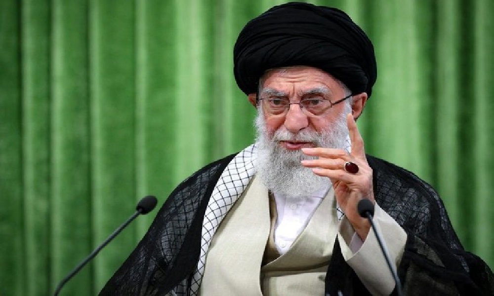 تحذير إيراني من استهداف خامنئي: رد “غير محدود”!