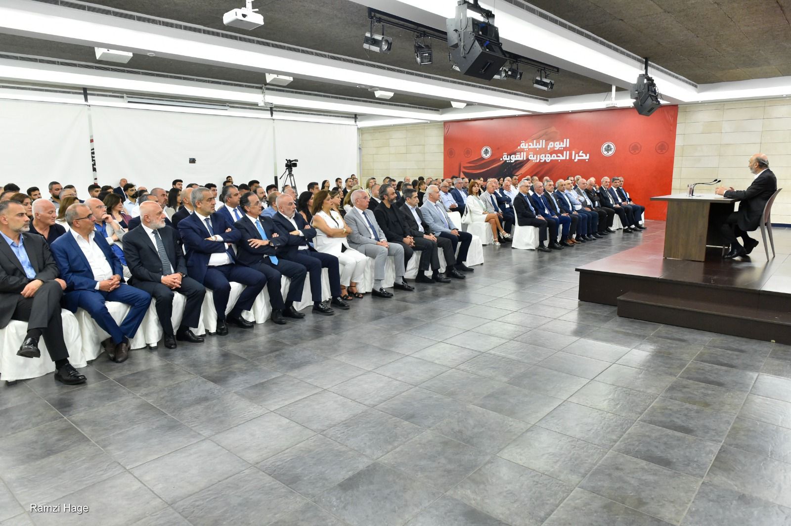 جعجع إستمع الى مطالب نقابة أطباء الاسنان في بيروت