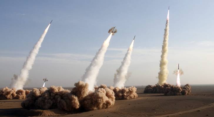 إيران تبدأ الرد على الولايات المتحدة: صواريخ تستهدف قواعد أميركية في قطر والعراق والبحرين والكويت