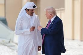 أمير قطر يتلقى اتصالًا من الرئيس  الاميركي: تضامن كامل وإدانة للهجوم الإيراني على قاعدة العديد