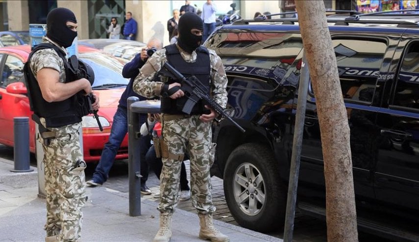 كمية كبيرة من الأسلحة والذخائر الحربية... الجيش يوقع داعشي