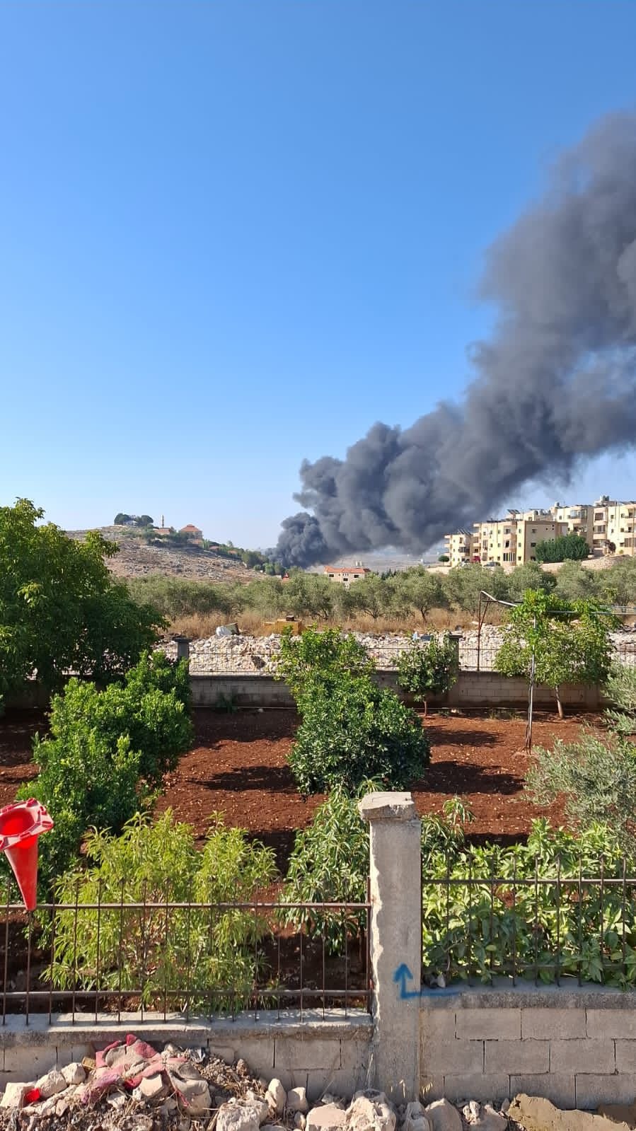 دخانًا سامًا... جريمة بيئية في تول