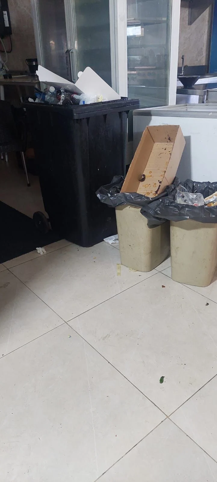 3 محاضر ضبط في حق مؤسسات غذائية وإنذار لمنتجع سياحي