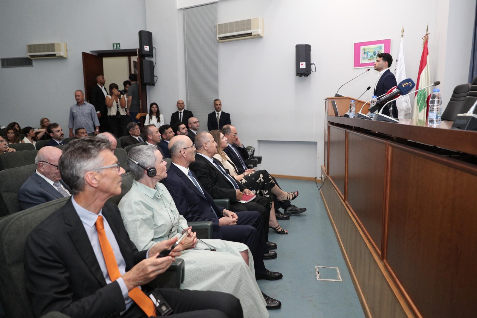 تعزيز الحوكمة واستعادة الثقة بين وزارة الداخلية والبلديات وبرنامج الشباب للحوكمة في جامعة القديس يوسف.
