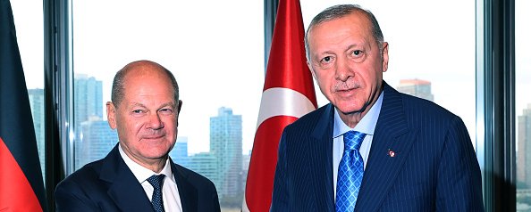 أردوغان يطلع المستشار الألماني على جهود أنقرة لحل الأزمة الأوكرانية