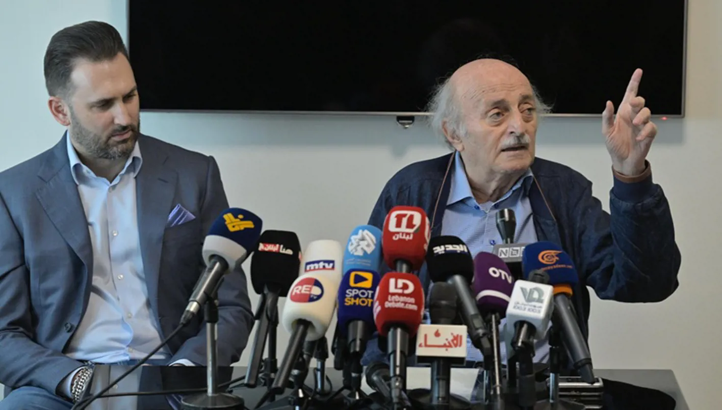 تصعيد إسرائيلي وإنكار إيراني يقلقان لبنان... جنبلاط يبادر إلى اختراق في تسليم السلاح