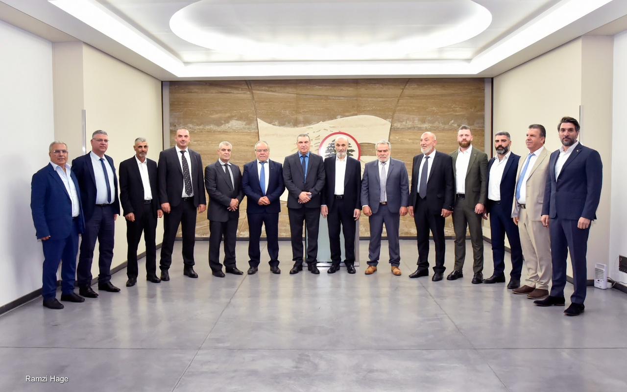 جعجع التقى وفدين من بلديتي برقا وبشوات
