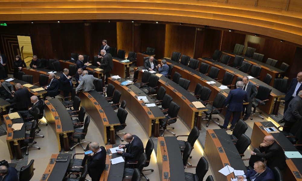 جلسة البرلمان تُعقد بنصاب “عالقد” بعد اتصالات مكثفة