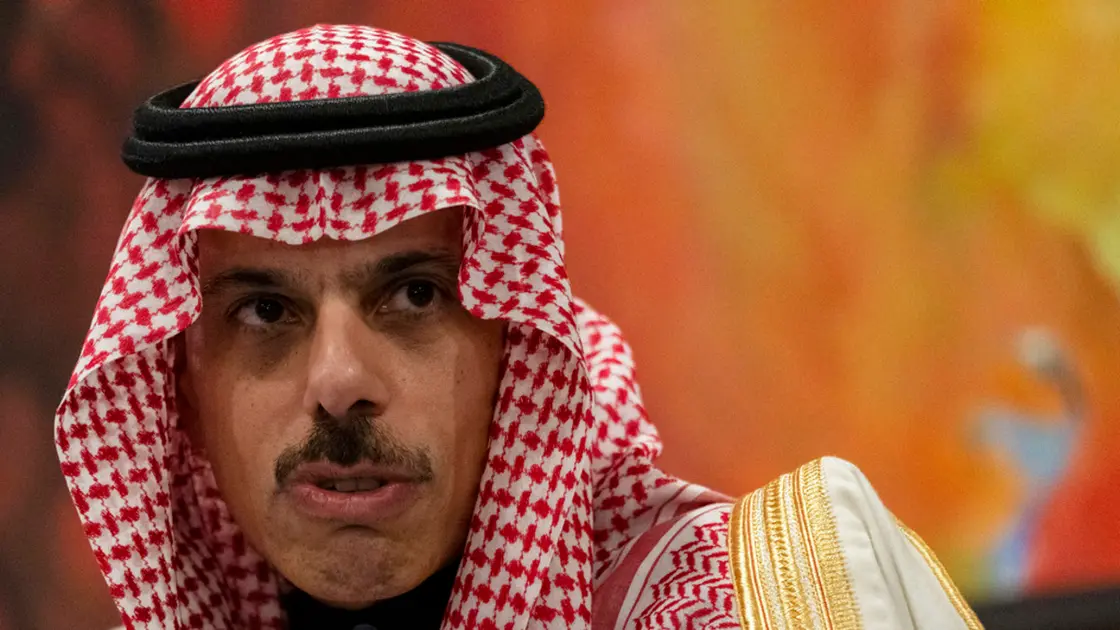 بن فرحان وصل بيروت