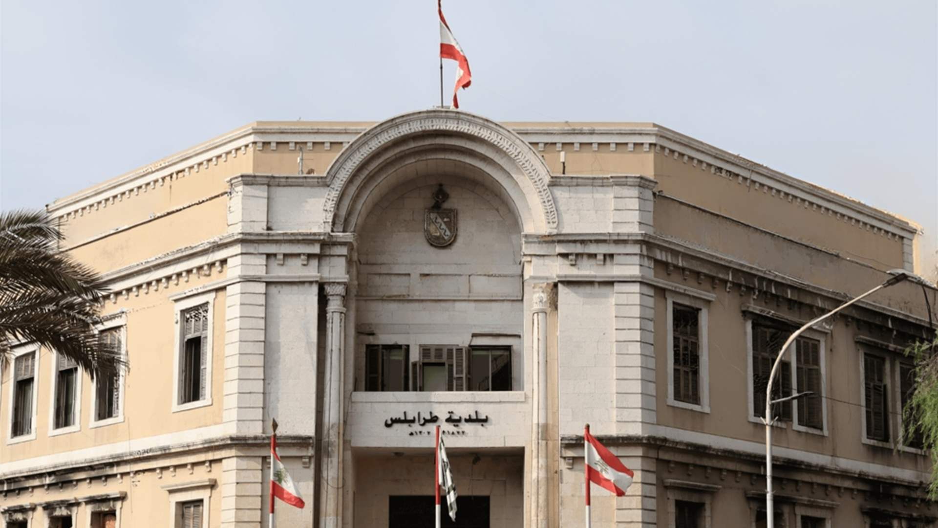 بلدية طرابلس تصادر وتتلف مواد غذائية فاسدة وتلاحق المخالفين قضائيًا