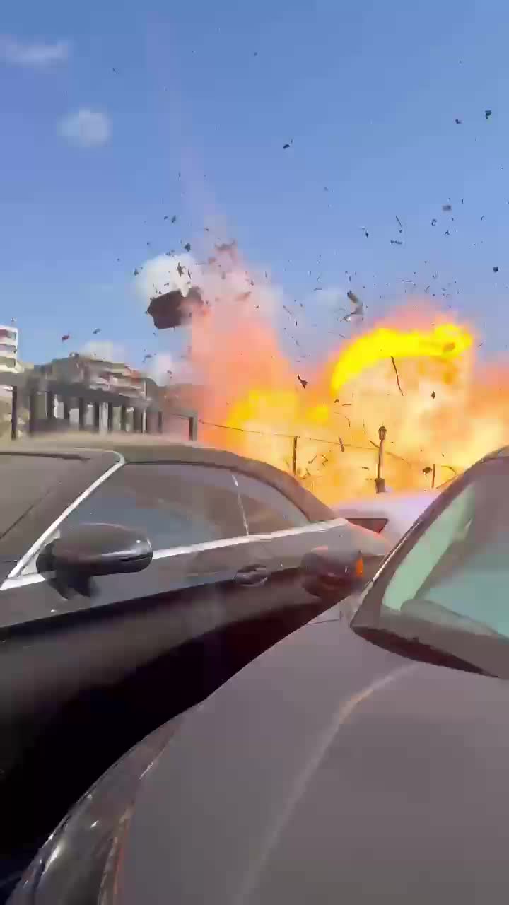 بالفيديو: إستهداف سيارة في خلدة