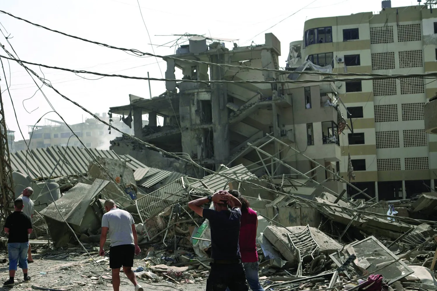إعادة الإعمار آخر أوراق «حزب الله» للحفاظ على سلاحه<br />
خصومه يتهمونه بالمناورة لكسب الوقت