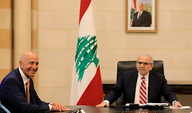 الرد اللبناني يفتح سجالاً بين سلام وجعجع... ورئيس الحكومة: لا وجود لما يسمى «ترويكا»
نائب في «القوات» يلوّح بالانسحاب من الحكومة رفضاً لمسار مفاوضات الورقة الأميركية