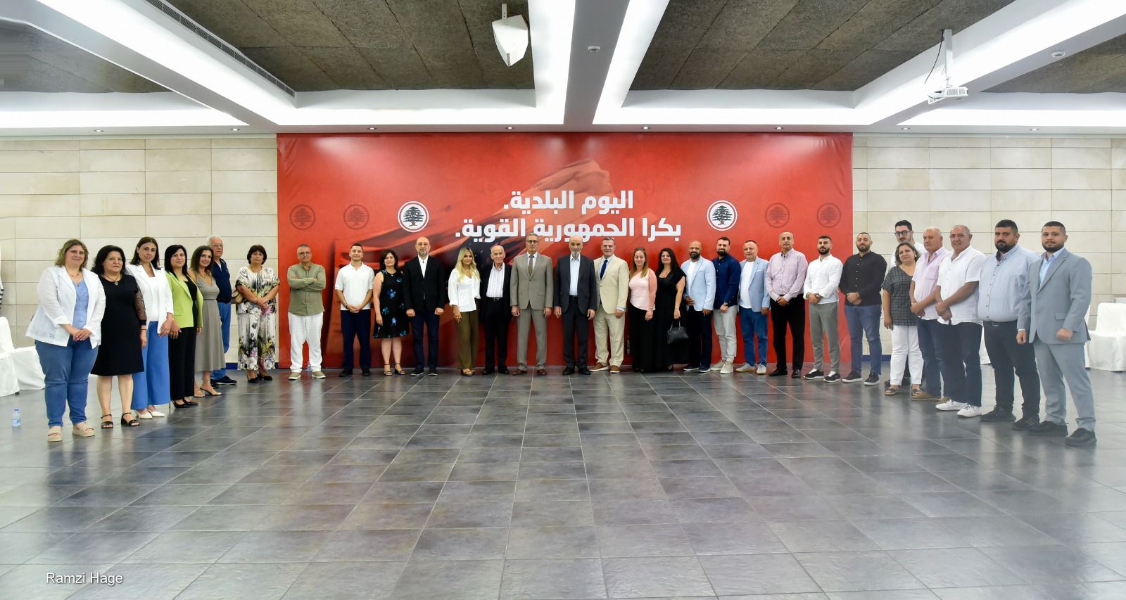 جعجع يواصل استقبال المجالس البلدية الجديدة في معراب