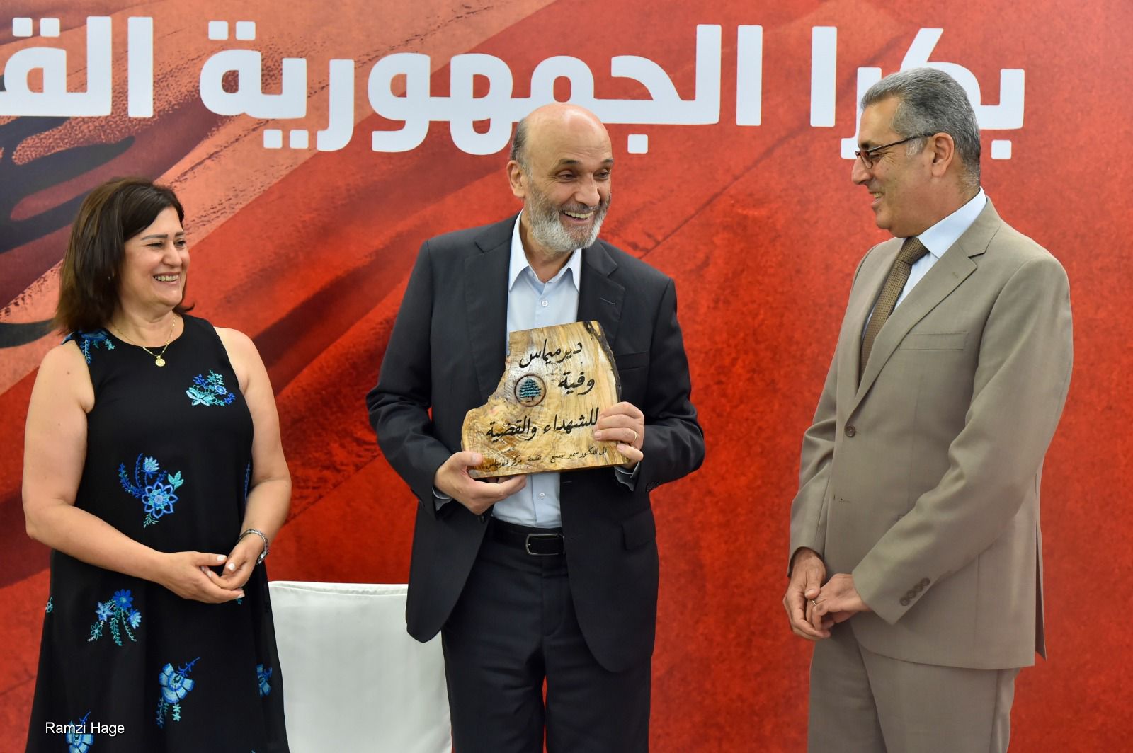 جعجع يواصل استقبال المجالس البلدية الجديدة في معراب