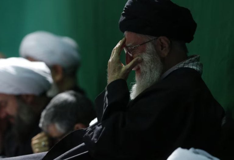 من عائلة النفوذ الأمني.. رحيل الممثل السابق لـخامنئي يثير علامات استفهام في طهران