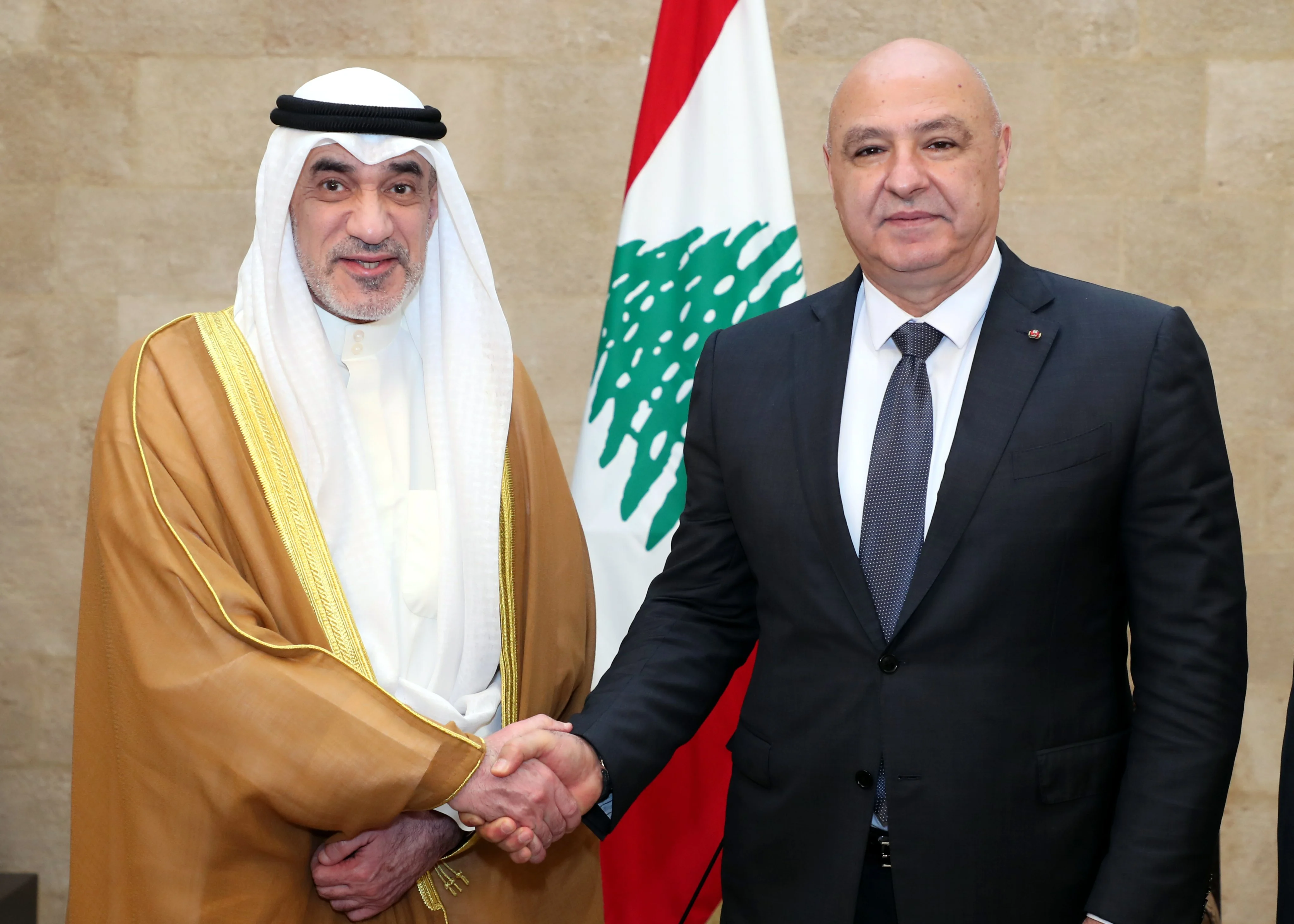 وزير داخلية الكويت يلتقي عون: سوف نواجه كل ما يؤدي الى عدم الاستقرار ولن يكون هناك وجود لحزب الله في بلدنا