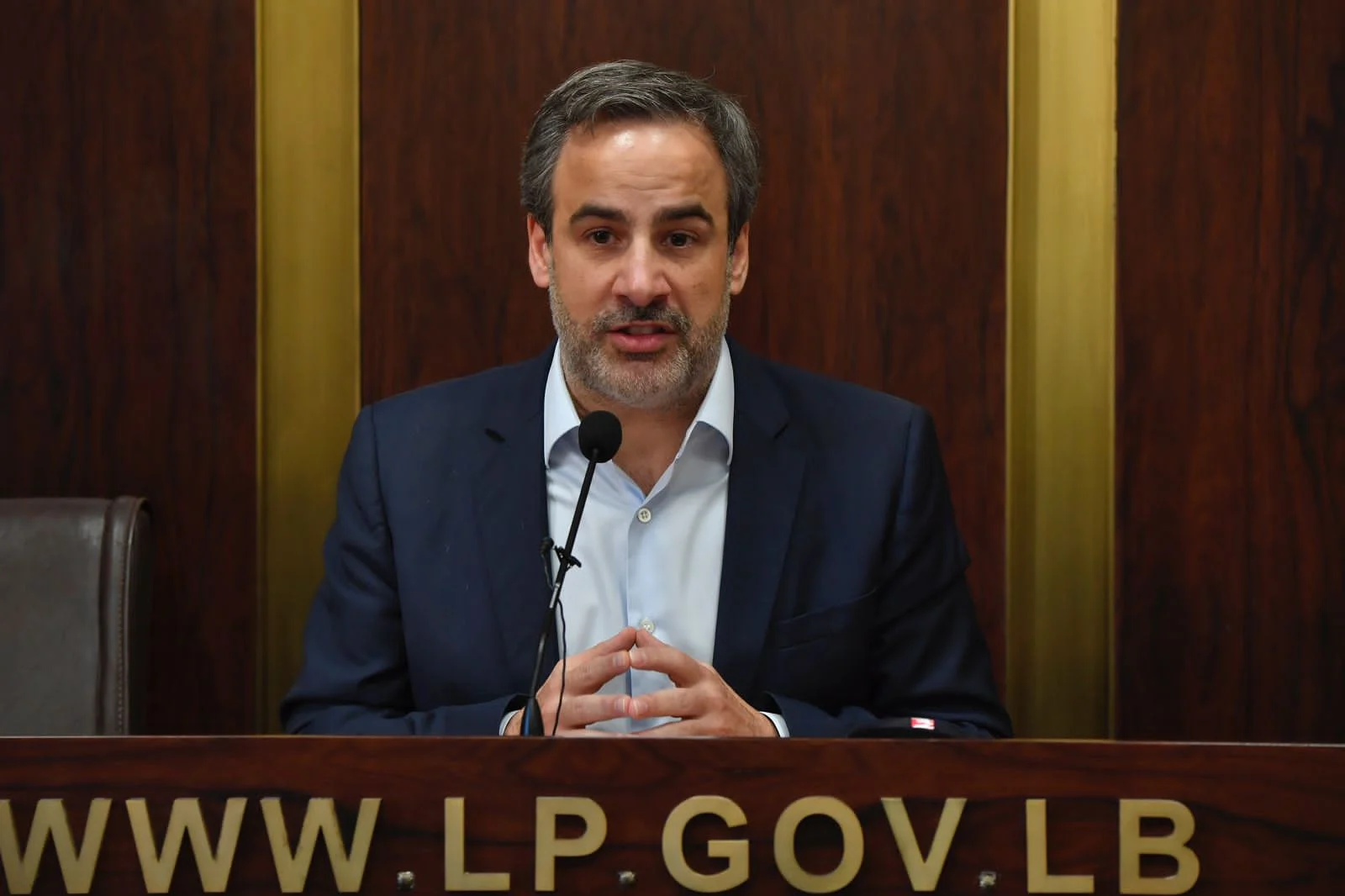 معوض: الحكومة تسعى للدفاع عن الدولة لا التآمر عليها
