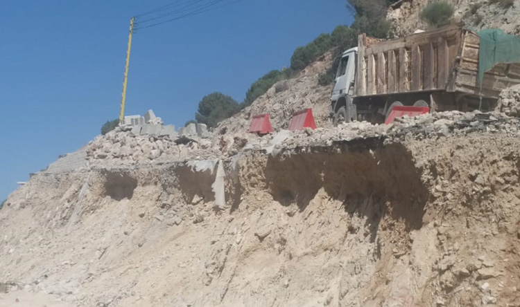 أهالي تنورين يناشدون وزارة الاشغال تدعيم الطريق المهدّدة بالانهيار قبل وقوع الكارثة