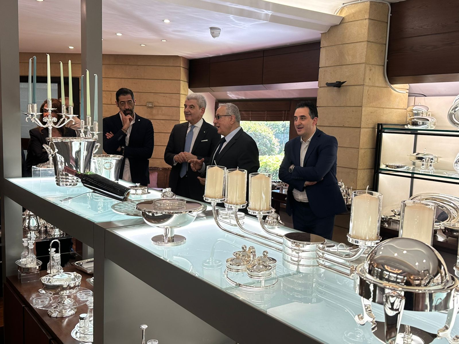 عيسى الخوري في جولة في المتن الشمالي: نشاط الصناعي فعل ايمان بالوطن