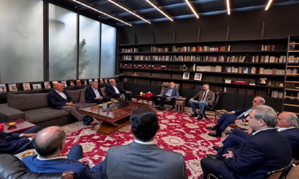 جنبلاط يستقبل رؤساء الحكومات السابقين