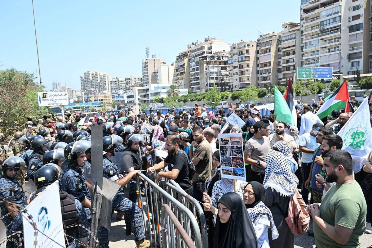 القلق يسود... وردّ جعجع وجنبلاط: الطوائف تستعدّ للآتي!<br />
قنبلة براك السياسية تنفجر من بكركي: لا أعلم النهاية!<br />
البرلمان يُحيل صحناوي والجراح وحرب إلى التحقيق ويرفع الحصانة عن بوشكيان