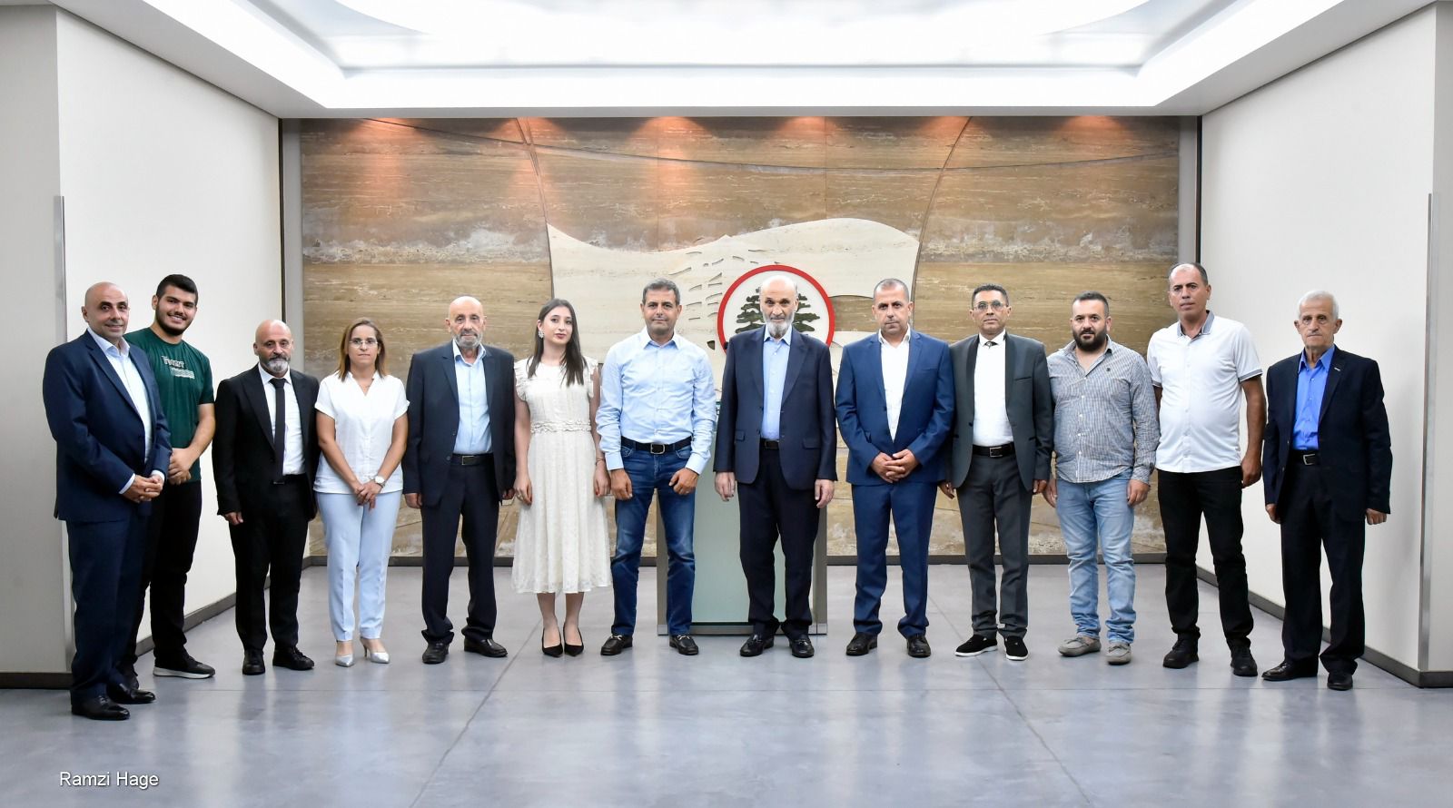 جعجع يستقبل وفدًا بلديًا من عشاش في معراب
