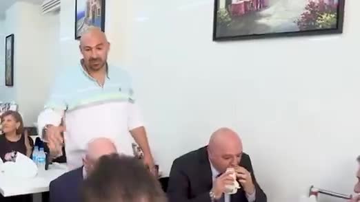 بالفيديو: رئيس الجمهورية زار سن الفيل وتناول الفلافل عند ابو جوزف