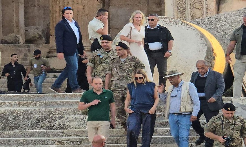بالصور: جولة للسفيرة الأميركية في قلعة بعلبك