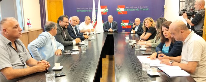 الوزير حيدر ترأس اجتماع لجنة المؤشر ووقّع مع المعهد الفنّي الانطوني اتفاقية تعاون