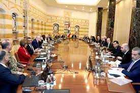 دريان ومفتو لبنان يلتقون جنبلاط وأرسلان<br />
ملف السلاح يطرق أبواب مجلس الوزراء مجددًا ويثير بلبلة حكم
