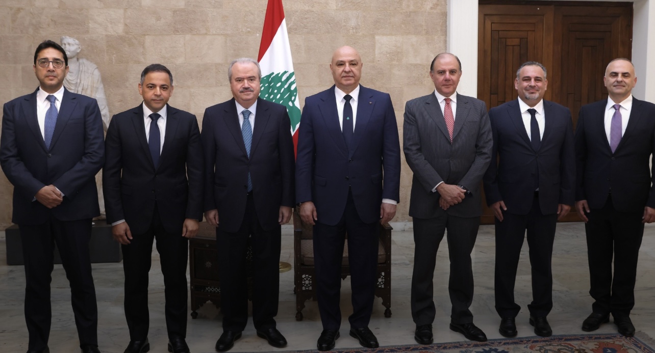 نواب حاكم مصرف لبنان يؤدّون اليمين أمام الرئيس عون