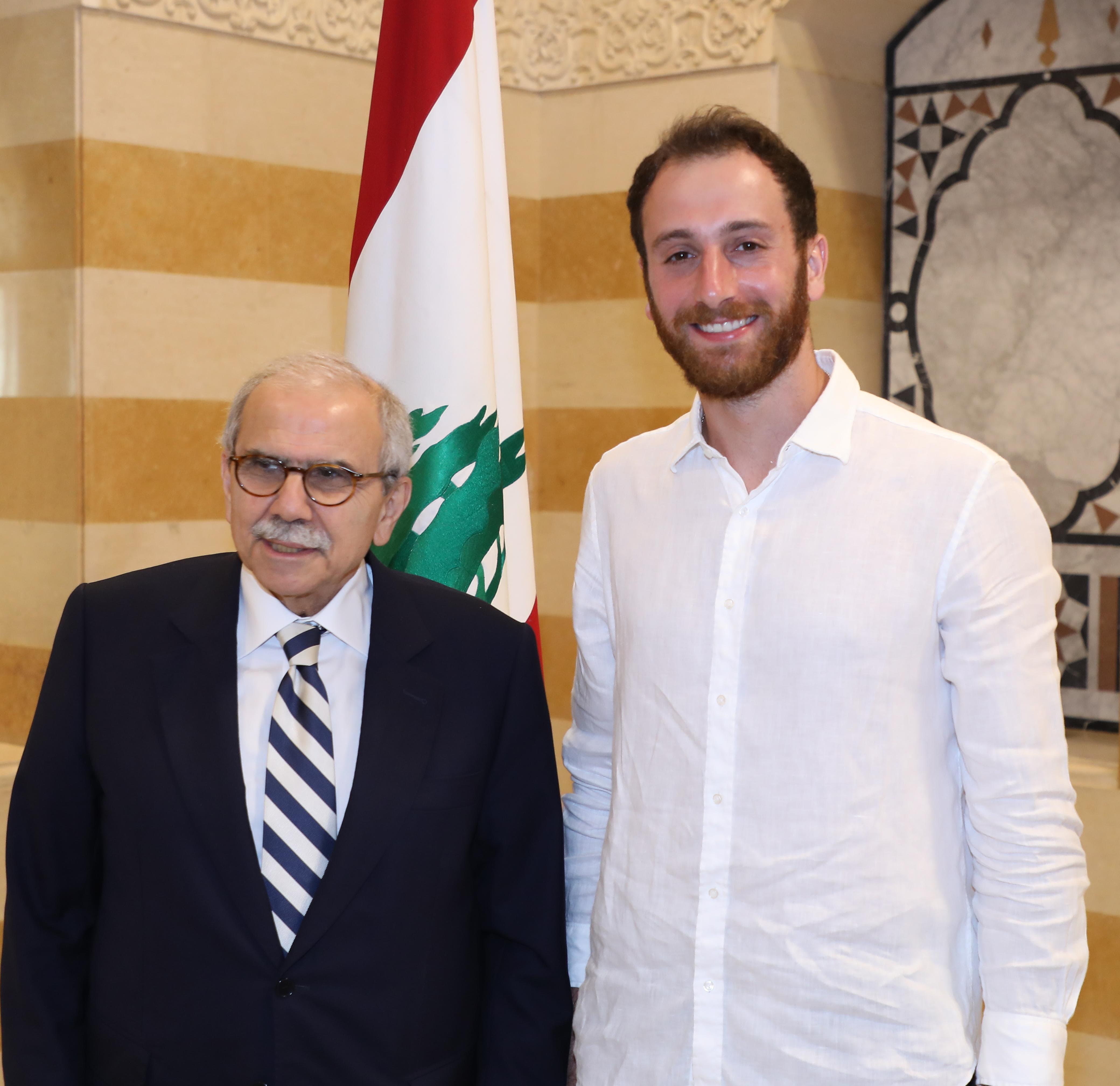 نواف سلام استقبل وفدا من لاعبي كرة السلة