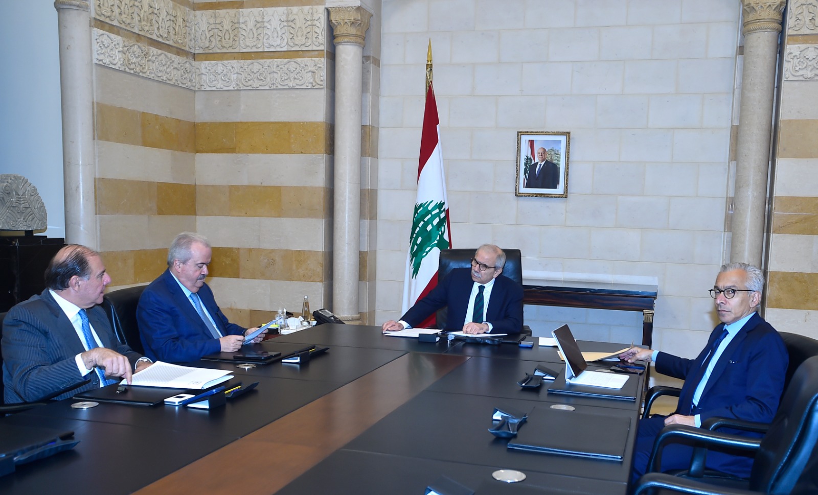 سلام عرض المستجدات المالية والتقى بلاسخارت والسفير التونسي