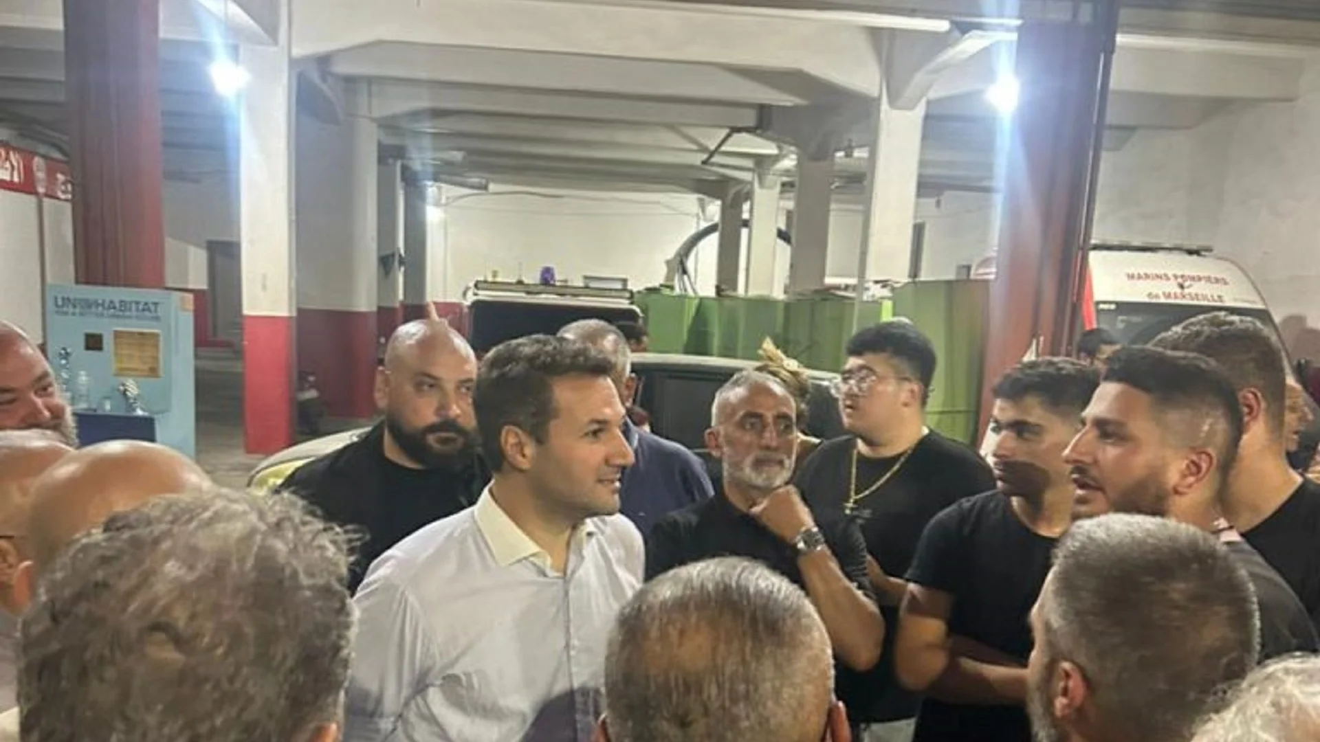 نديم الجميّل يزور فوج إطفاء بيروت بعد الاعتداء على وليام نون