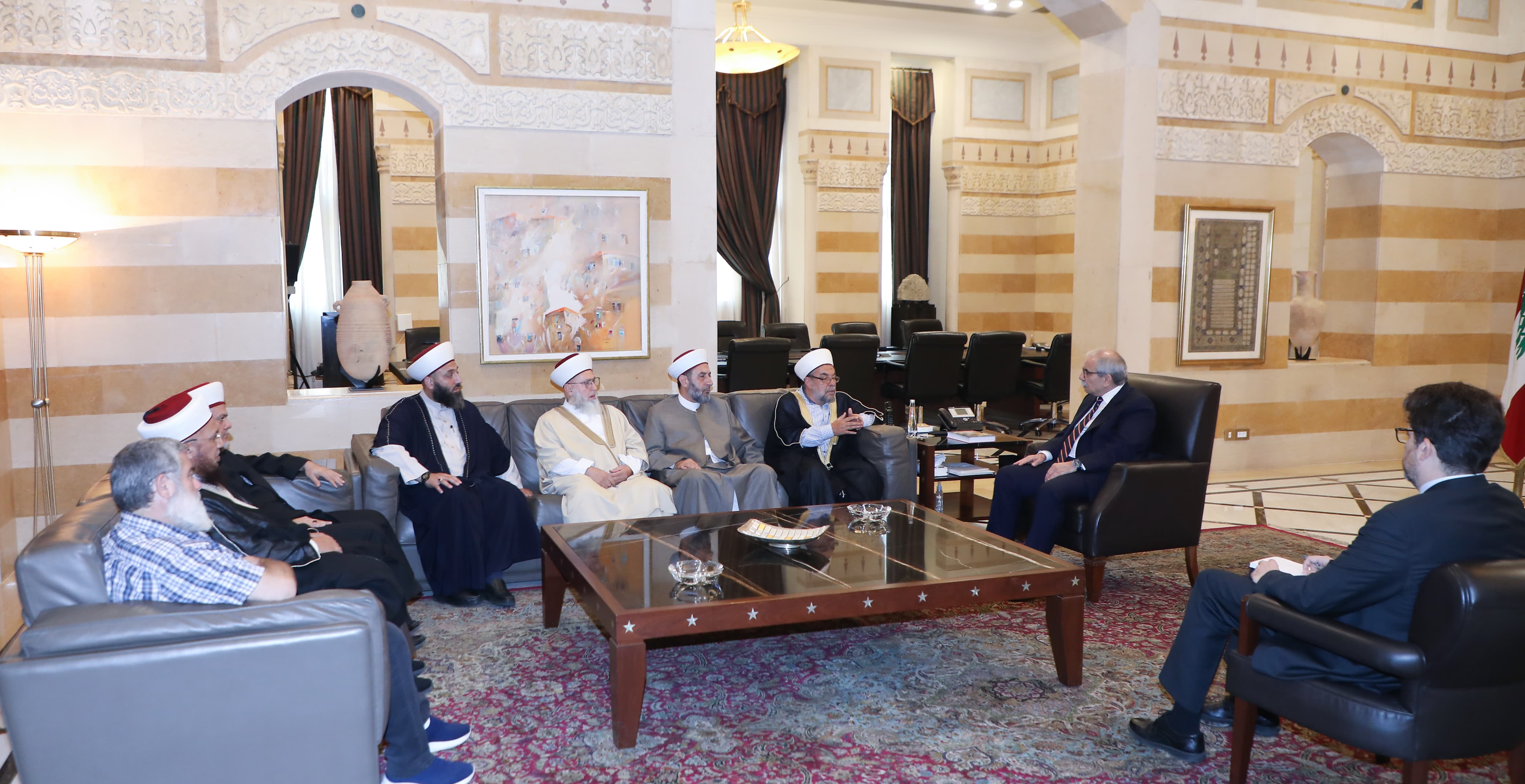 رئيس الحكومة يستقبل وفد هيئة العلماء المسلمين برئاسة الشيخ الرافعي