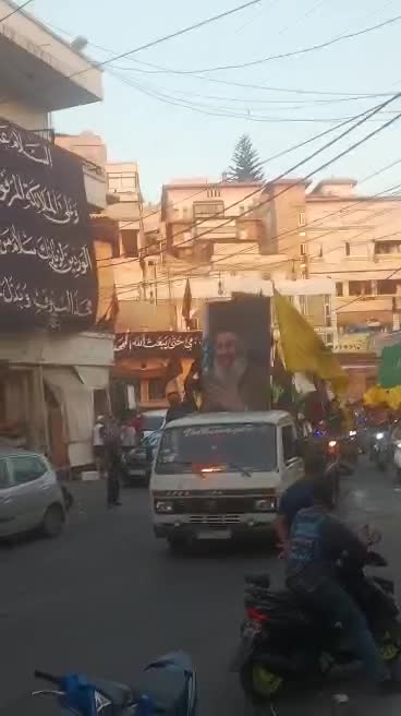 مسيرة مؤيدة لحزب الله في الغازية جنوبي لبنان