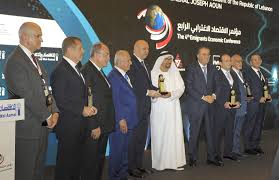 الكرة في ملعب الإحتلال بعد قرارات الحكومة.. وبراك عائد<br />
المشهد السياسي يميل إلى التبريد لا التصعيد.. وترحيب عربي ودولي بقرار حصر السلاح بيد الدولة