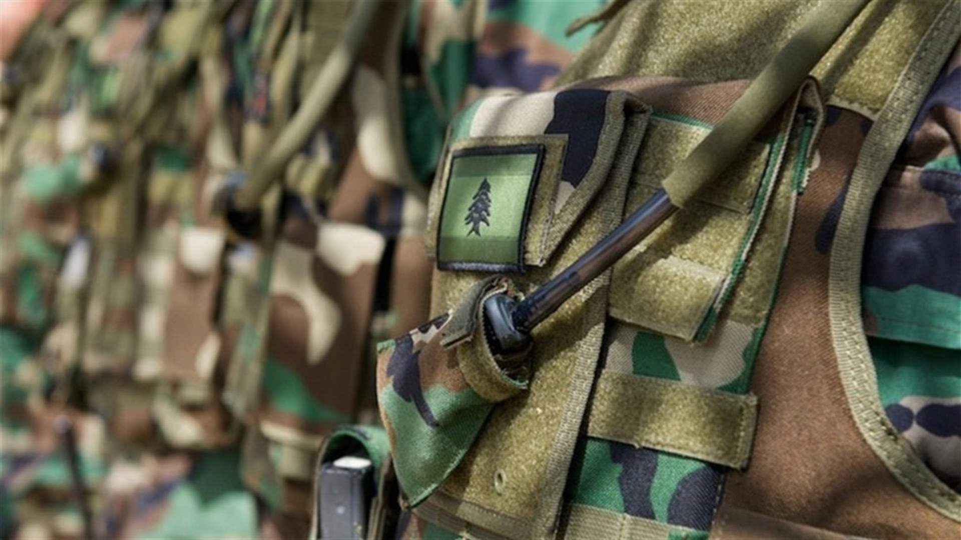 الجيش: استشهاد ٦ عسكريين وإصابة آخرين بجروح لدى وقوع انفجار أثناء الكشف على مخزن أسلحة