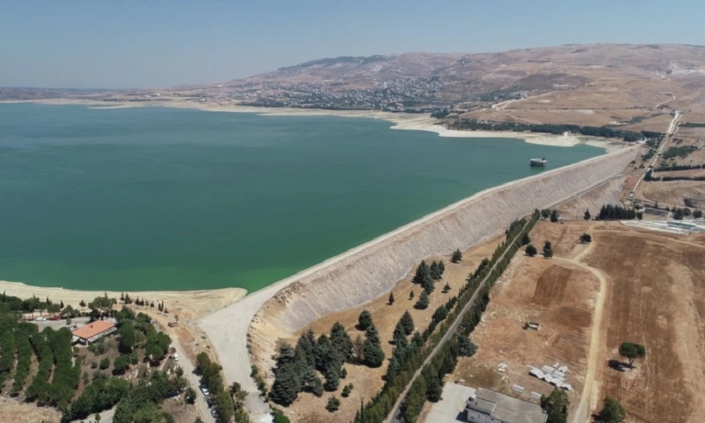 جفت البحيرة فظهرت القنبلة