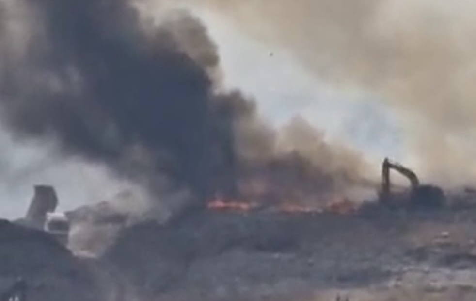 حريق في جبل النفايات في صيدا