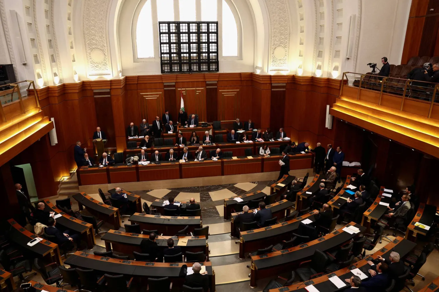 قانون الانتخاب يُنذر بتجدد الاشتباك السياسي في لبنان<br />
المادة الـ112 نقطة خلاف لتحديد الأحجام في البرلمان المقبل