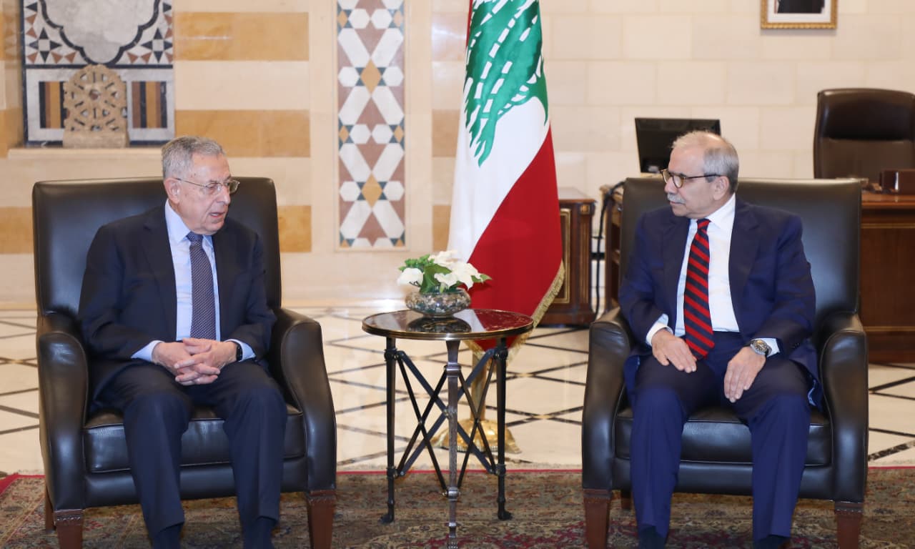 السنيورة من السرايا: ندعم قرار حصرية السلاح بيد الدولة