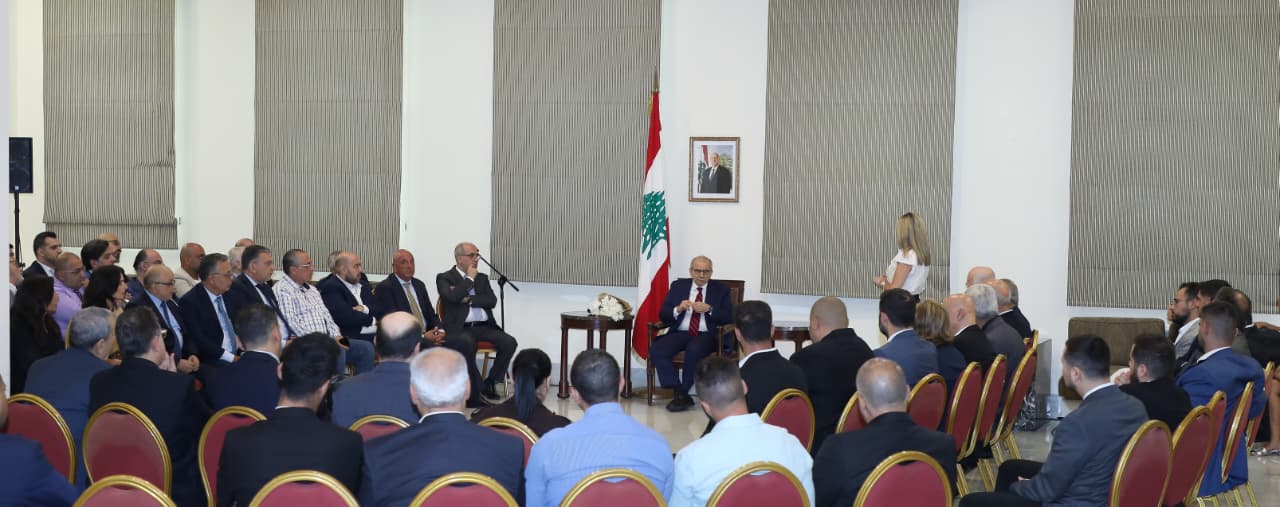 رئيس الحكومة نواف سلام يستقبل وفد بيروت منارتي ويؤكد: معركة كرامة وسيادة