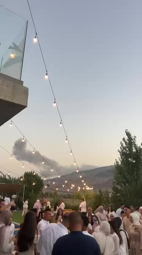 بالفيديو: زفاف في الجنوب لحظة الغارات