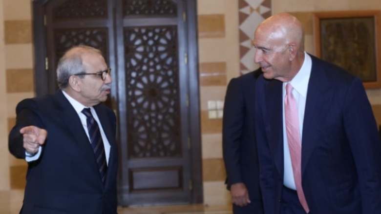 باراك يشيد بلبنان... ومصير 
