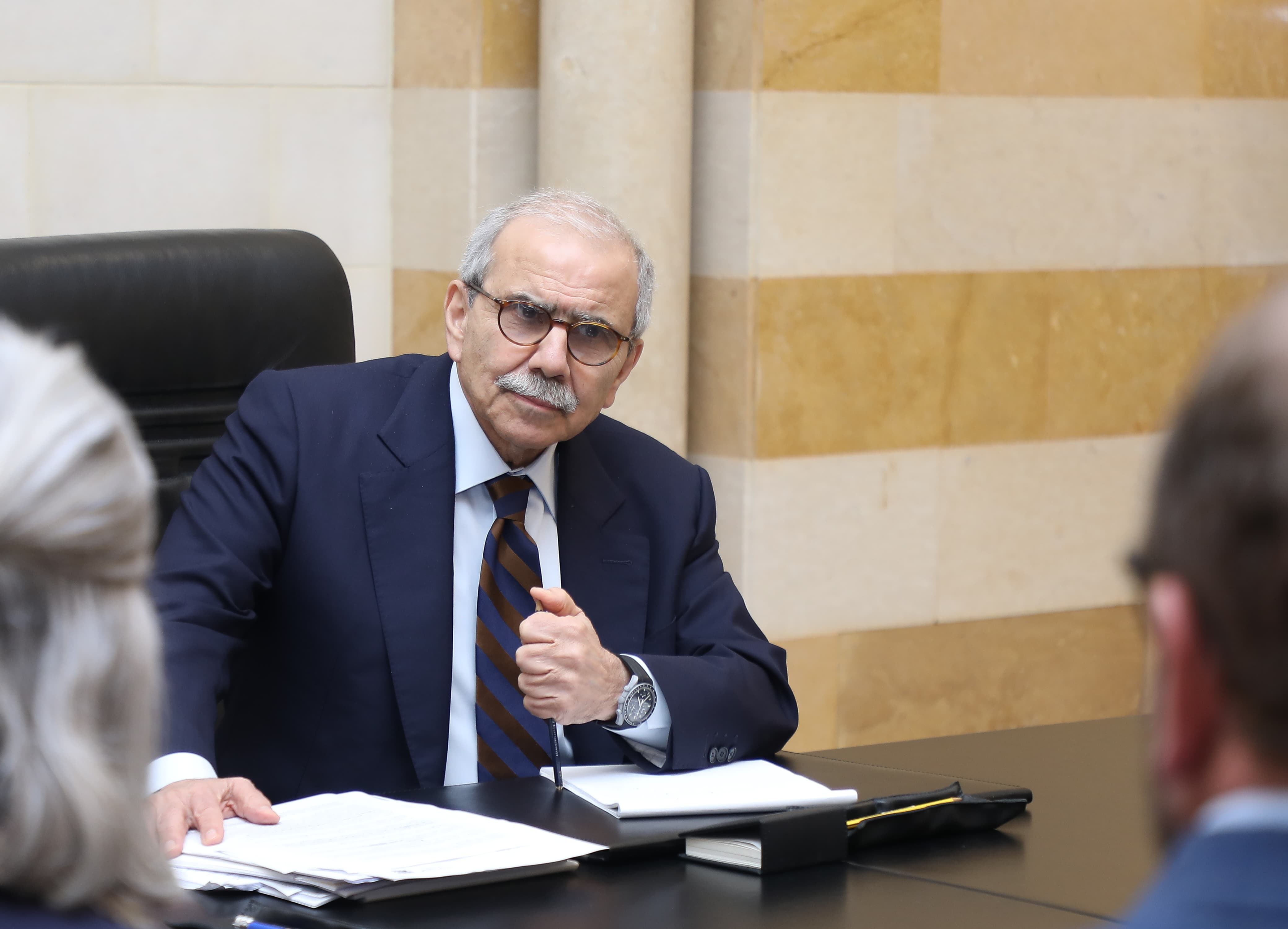 سلام عرض مع السيناتور الأميركي مولين دعم الجيش واليونيفيل