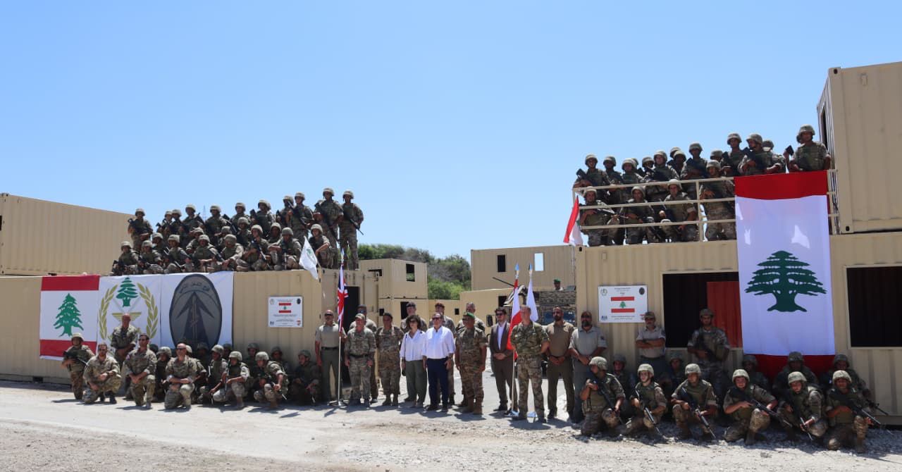 السفير البريطاني افتتح منشأة الجيش اللبناني للتدريب  في الزهراني