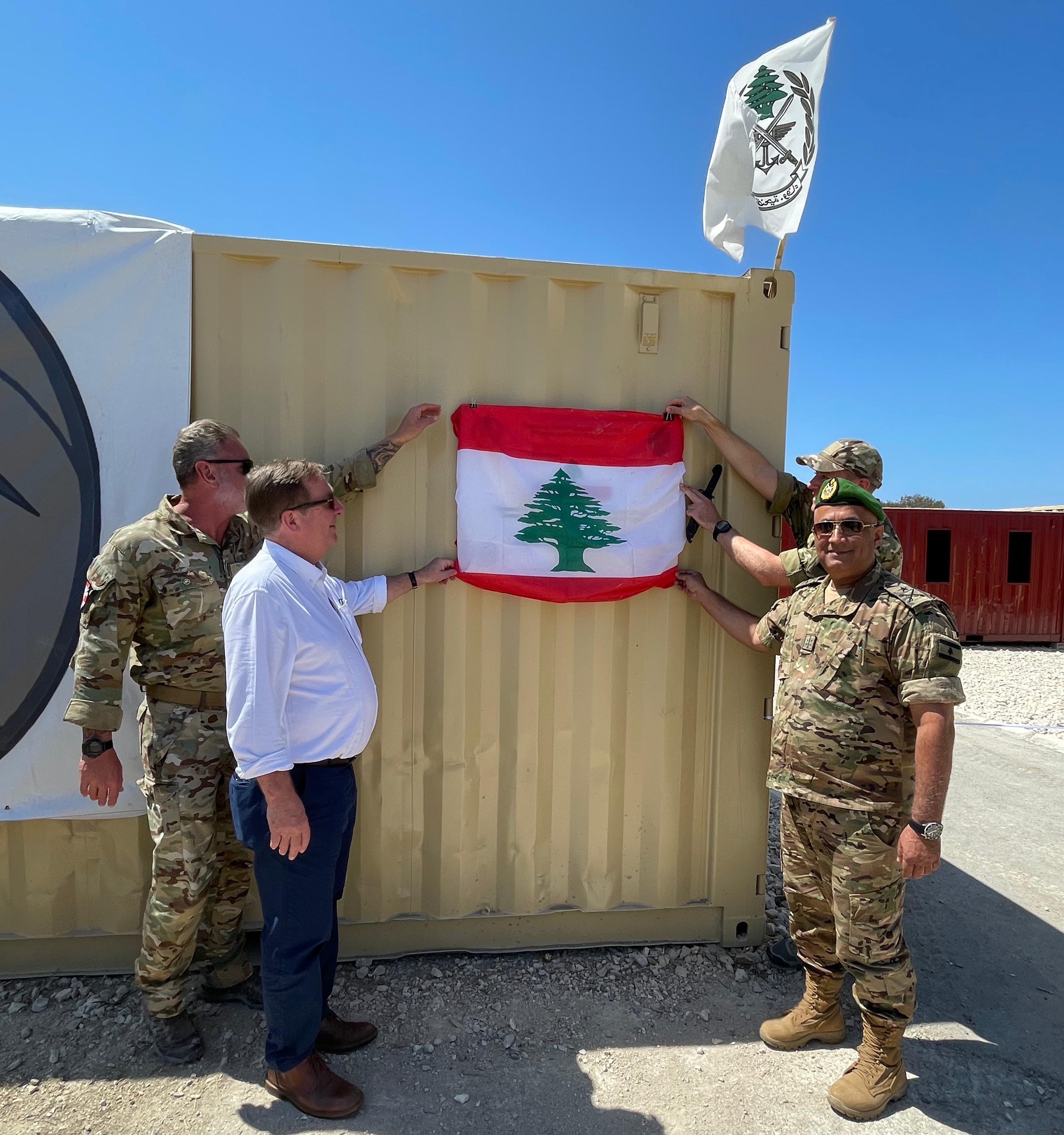 السفير البريطاني افتتح منشأة الجيش اللبناني للتدريب  في الزهراني