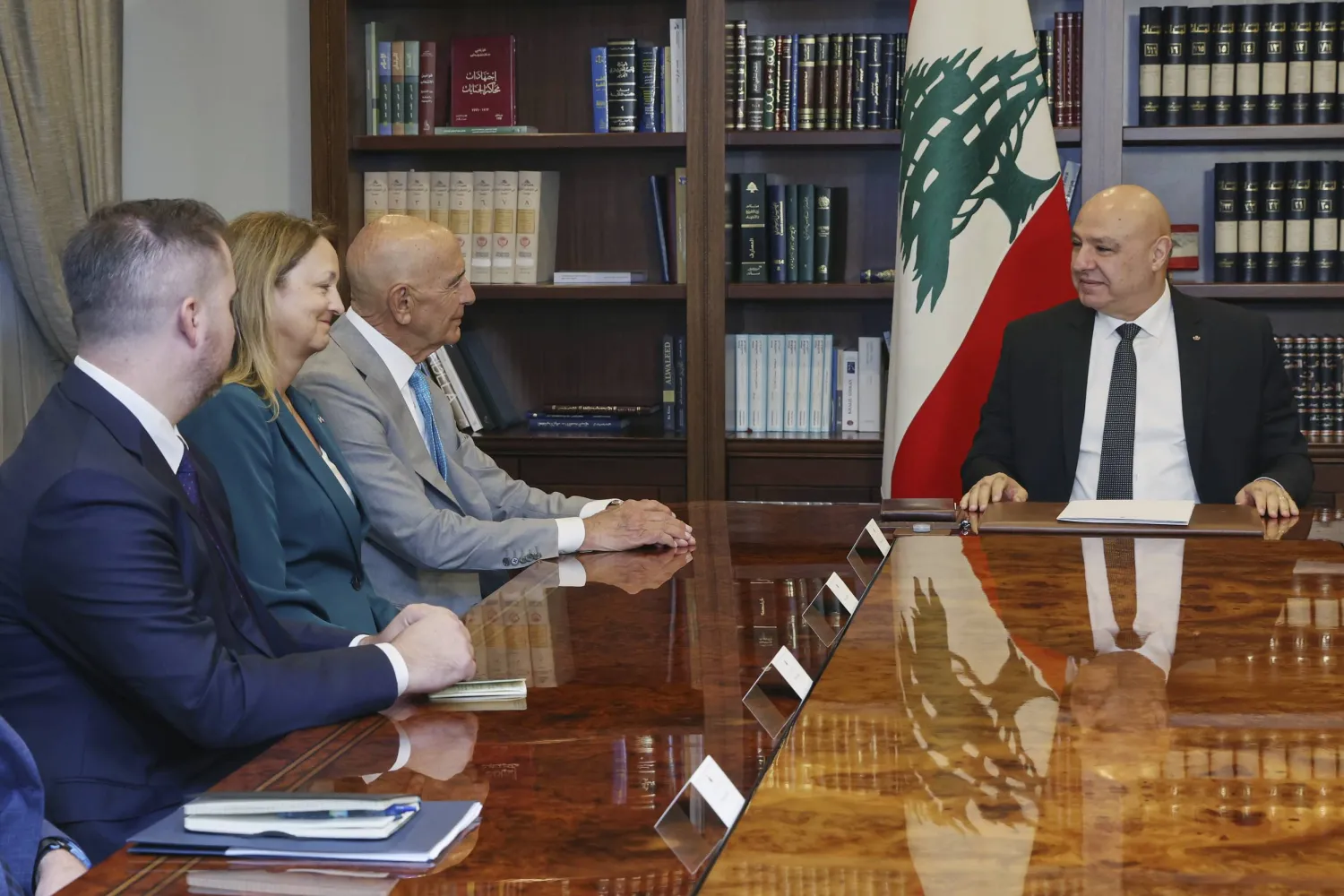 لبنان يترقب موقفاً رسمياً من دمشق بخصوص الورقة الأميركية<br />
لحظت ترسيم الحدود بين البلدين ومكافحة الاتجار بالمخدرات